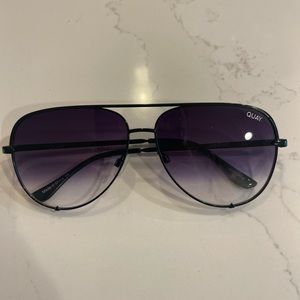 Black aviator sunnies